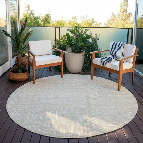 Homeroots 3' Beige And Ivory Geometric Washable Area Rug - Perfect For Indoor And Outdoor Spaces! 8' Round Polyester 600794