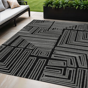 Homeroots 3' Beige And Ivory Geometric Washable Area Rug - Perfect For Indoor And Outdoor Spaces! 5' X 8' Polyester 600799