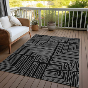 Homeroots 3' Beige And Ivory Geometric Washable Area Rug - Perfect For Indoor And Outdoor Spaces! 5' X 8' Polyester 600799