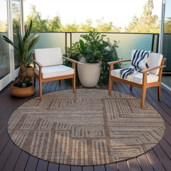 Homeroots 3' Beige And Ivory Geometric Washable Area Rug - Perfect For Indoor And Outdoor Spaces! 8' Round Polyester 600806