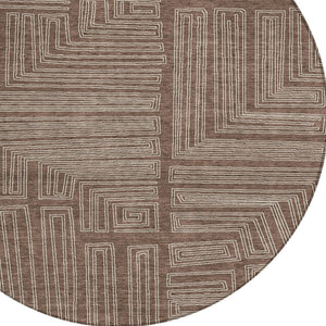 Homeroots 3' Beige And Ivory Geometric Washable Area Rug - Perfect For Indoor And Outdoor Spaces! 8' Round Polyester 600806