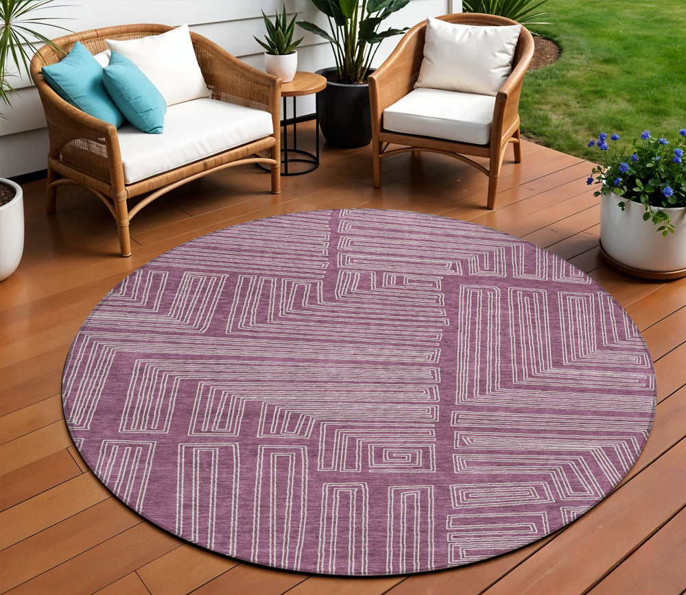 Homeroots 3' Beige And Ivory Geometric Washable Area Rug - Perfect For Indoor And Outdoor Spaces! 8' Round Polyester 600812