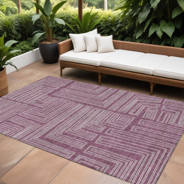 Homeroots 3' Beige And Ivory Geometric Washable Area Rug - Perfect For Indoor And Outdoor Spaces! 9' X 12' Polyester 600814
