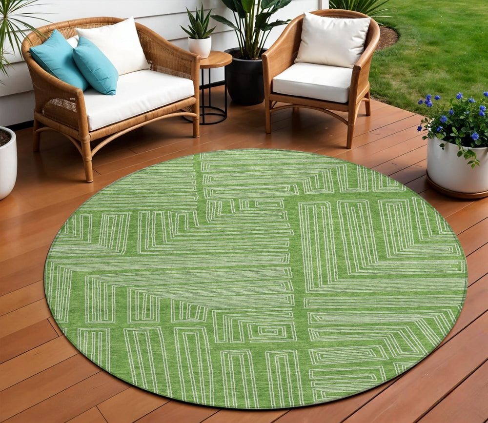 HomeRoots 5' Washable Indoor Outdoor Area Rug in Green and Ivory Geometric Design for Modern Spaces 8' Round 600818