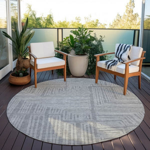 Homeroots 3' Beige And Ivory Geometric Washable Area Rug - Perfect For Indoor And Outdoor Spaces! 8' Round Polyester 600830