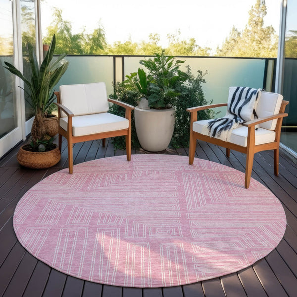 Homeroots 3' Beige And Ivory Geometric Washable Area Rug - Perfect For Indoor And Outdoor Spaces! 8' Round Polyester 600848