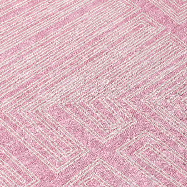 Homeroots 3' Beige And Ivory Geometric Washable Area Rug - Perfect For Indoor And Outdoor Spaces! 8' Round Polyester 600848