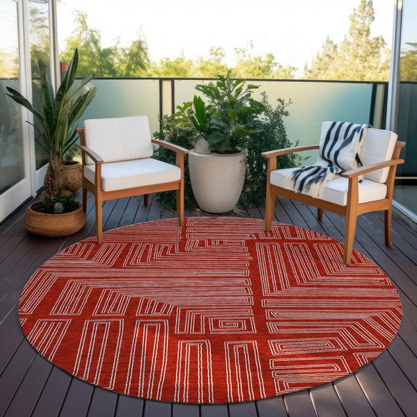 Homeroots 3' Beige And Ivory Geometric Washable Area Rug - Perfect For Indoor And Outdoor Spaces! 8' Round Polyester 600860