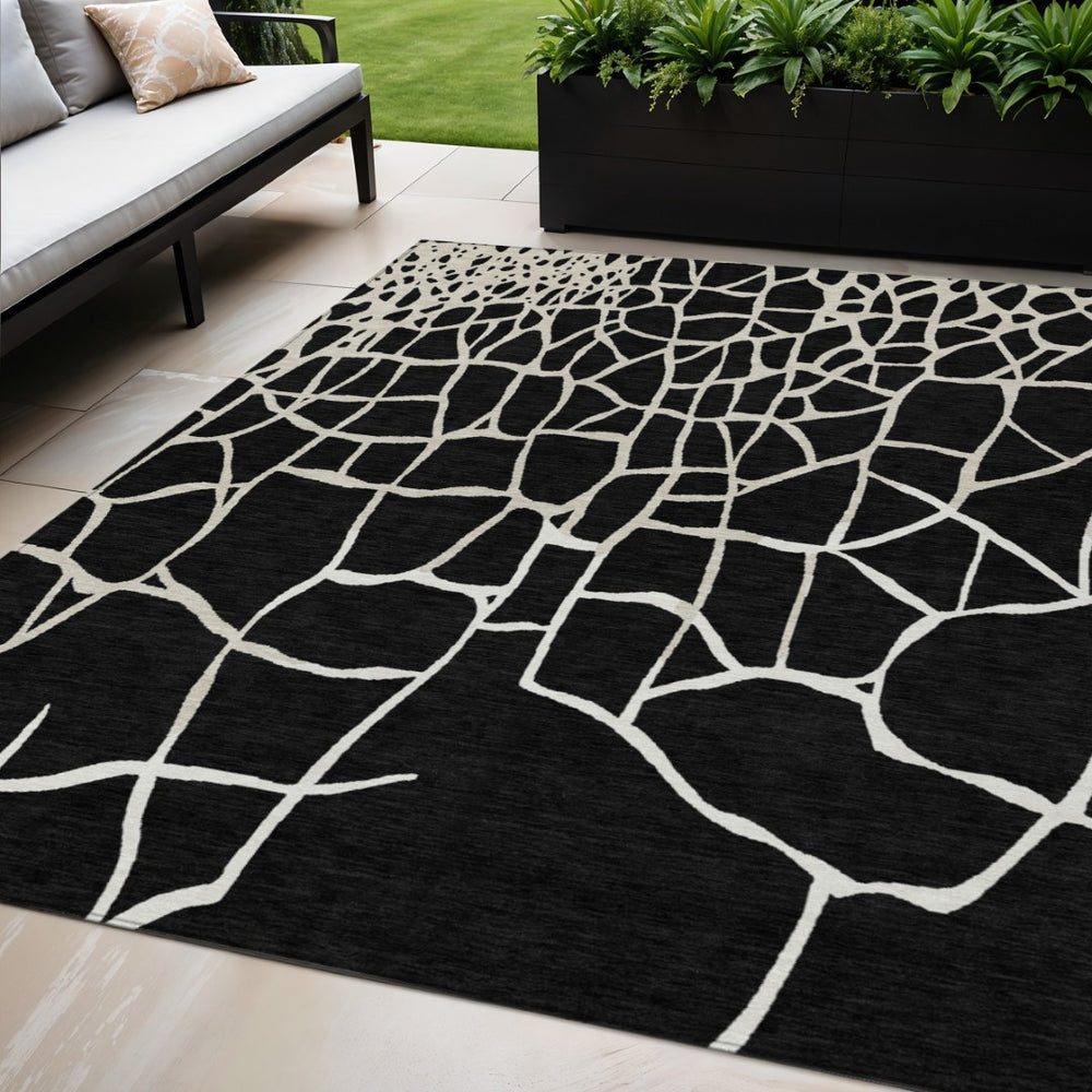 HomeRoots 5' Black and Beige Abstract Area Rug - Washable, Durable, Indoor/Outdoor, Modern Design for All Spaces 5' X 8' 601105
