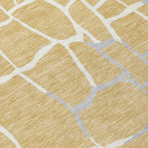 Homeroots 3' Beige And Tan Abstract Washable Area Rug For Indoor And Outdoor Spaces, Stain Resistant Design 8' Round Polyester 601124