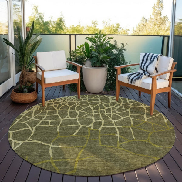 Homeroots 3' Beige And Tan Abstract Washable Area Rug For Indoor And Outdoor Spaces, Stain Resistant Design 8' Round Polyester 601154