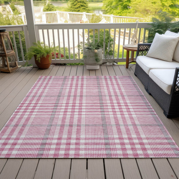 Homeroots 3' Stylish Black Gold & Ivory Plaid Washable Rug - Perfect For Indoor & Outdoor High Traffic Areas 3' X 5' Polyester 601458