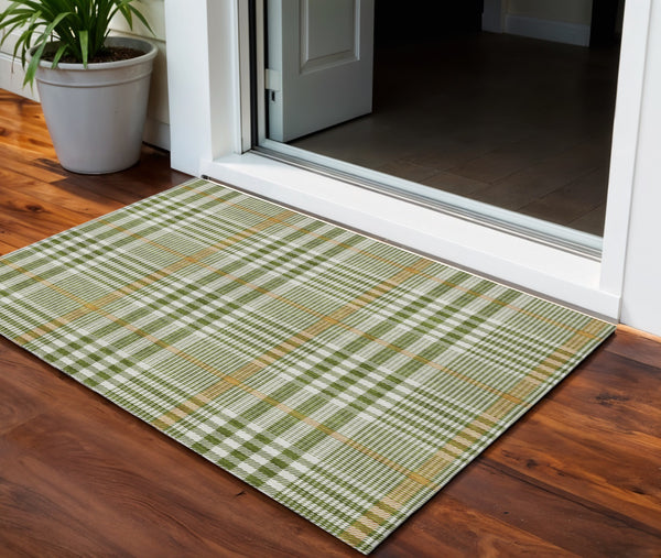 Homeroots 3' Stylish Black Gold & Ivory Plaid Washable Rug - Perfect For Indoor & Outdoor High Traffic Areas 3' X 5' Polyester 601494