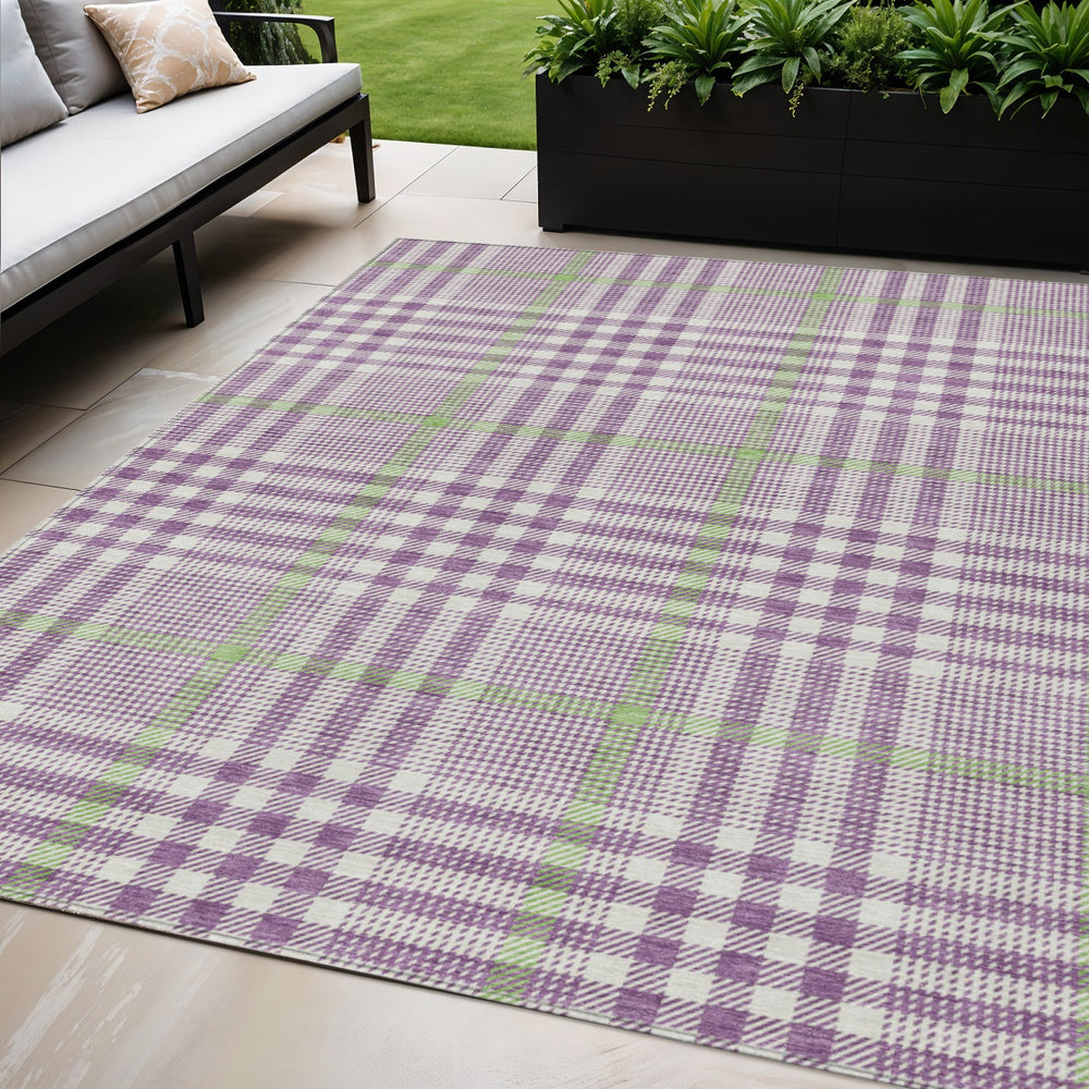 Homeroots 3' Stylish Black Gold & Ivory Plaid Washable Rug - Perfect For Indoor & Outdoor High Traffic Areas 5' X 8' Polyester 601507