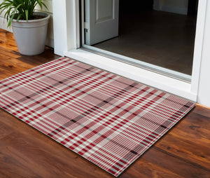 Homeroots 3' Stylish Black Gold & Ivory Plaid Washable Rug - Perfect For Indoor & Outdoor High Traffic Areas 3' X 5' Polyester 601512