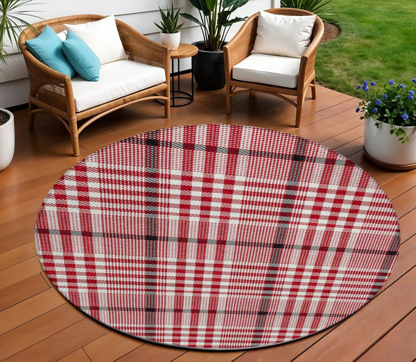 Homeroots 3' Stylish Black Gold & Ivory Plaid Washable Rug - Perfect For Indoor & Outdoor High Traffic Areas 8' Round Polyester 601514