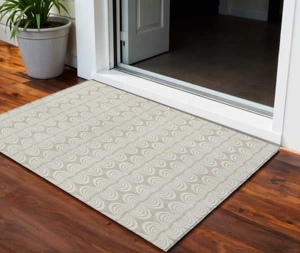 Homeroots 3' Beige And Ivory Ogee Washable Area Rug For Indoor And Outdoor Spaces – Durable, Stylish Design 3' X 5' Polyester 601524