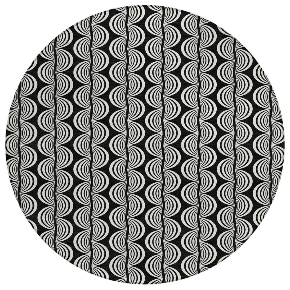 HomeRoots 5' Stylish Black and Ivory Ogee Area Rug – Durable, Washable Design for Indoor and Outdoor Spaces 8' Round 601532