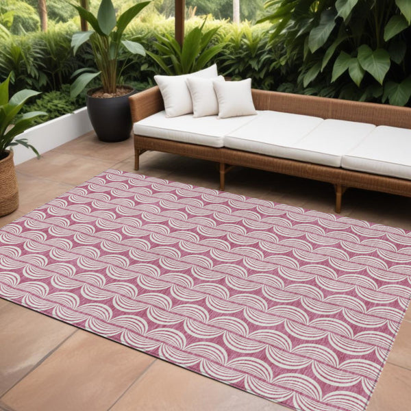 Homeroots 3' Beige And Ivory Ogee Washable Area Rug For Indoor And Outdoor Spaces – Durable, Stylish Design 10' X 14' Polyester 601541