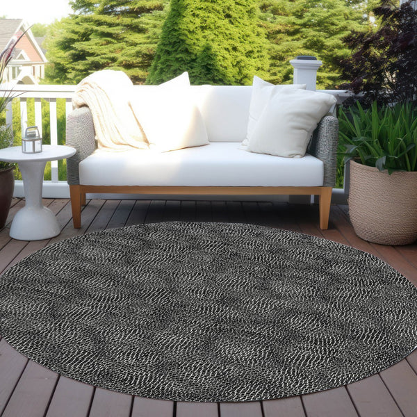 Homeroots 3' Beige And Ivory Geometric Washable Area Rug - Perfect For Indoor And Outdoor Comfort & Style 8' Round Polyester 602343