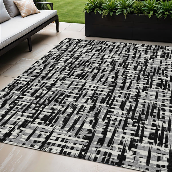 Homeroots 3' Stylish Black, Gray, And Ivory Abstract Washable Area Rug For Indoor And Outdoor Spaces 5' X 8' Polyester 602468