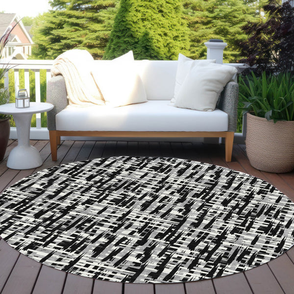 Homeroots 3' Stylish Black, Gray, And Ivory Abstract Washable Area Rug For Indoor And Outdoor Spaces 8' Round Polyester 602469