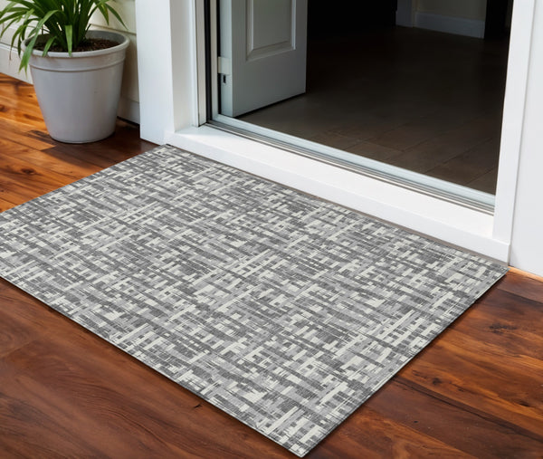 Homeroots 3' Stylish Black, Gray, And Ivory Abstract Washable Area Rug For Indoor And Outdoor Spaces 3' X 5' Polyester 602503