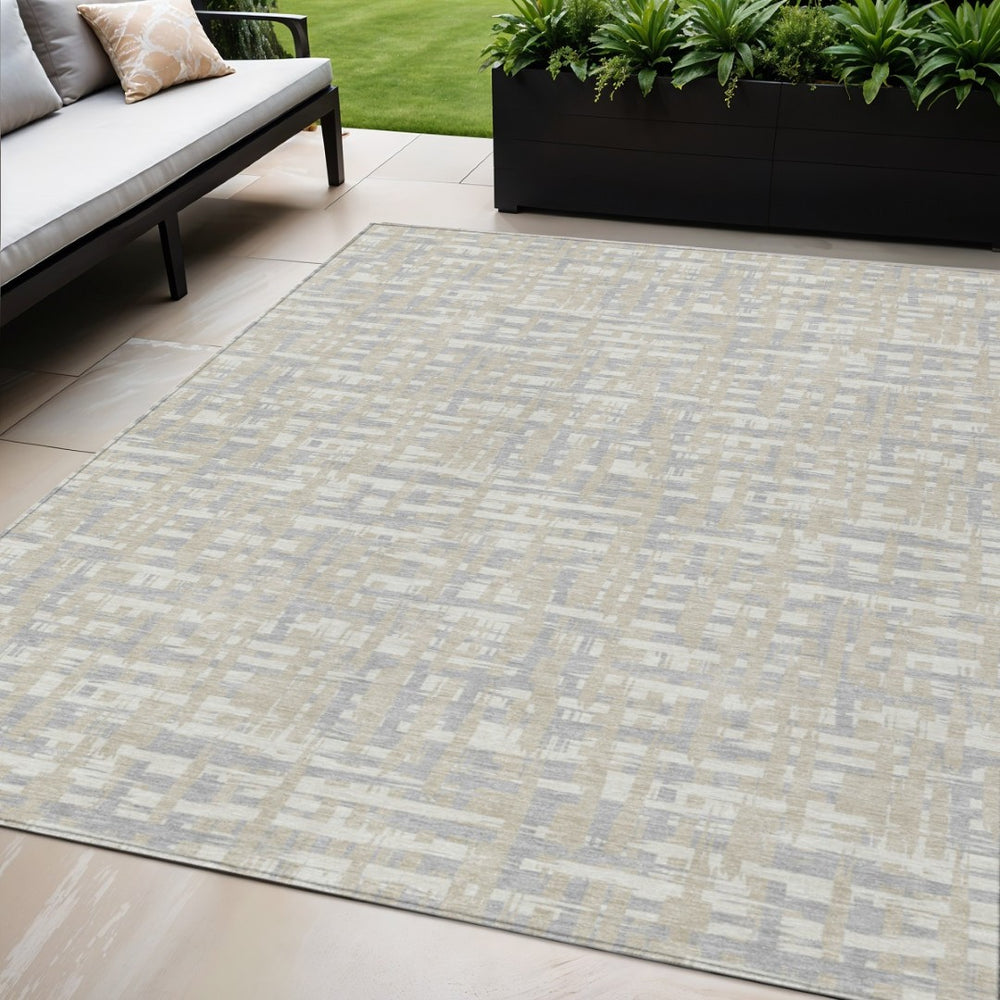 HomeRoots 5' Stylish Beige and Gray Abstract Washable Indoor-Outdoor Area Rug for Modern Living Spaces 5' X 8' 602540