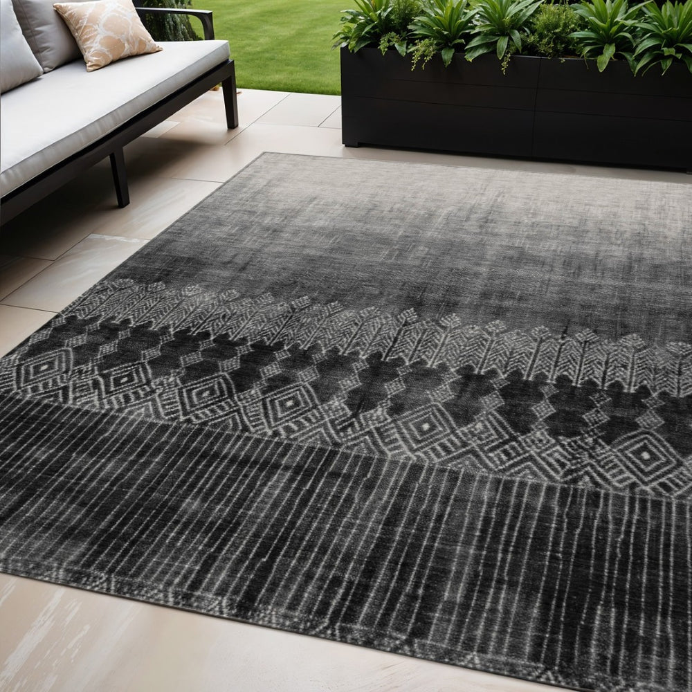 HomeRoots 5' Ombre Washable Indoor Outdoor Area Rug – Modern Black, Ivory & Gray Design for Versatile Spaces 5' X 8' 602822