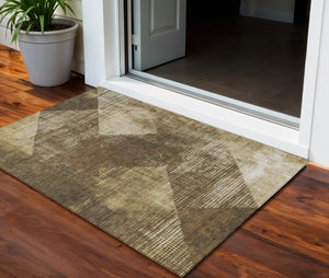 Homeroots 3' Brown And Beige Geometric Washable Area Rug – Perfect For Indoor And Outdoor High Traffic Spaces 3' X 5' Polyester 602827
