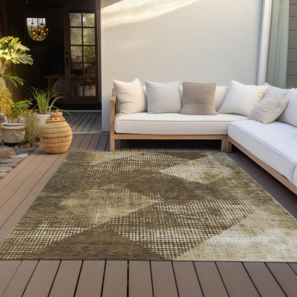 Homeroots 3' Brown And Beige Geometric Washable Area Rug – Perfect For Indoor And Outdoor High Traffic Spaces 3' X 5' Polyester 602827