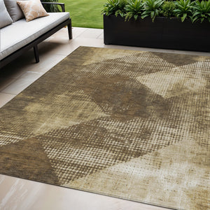 Homeroots 3' Brown And Beige Geometric Washable Area Rug – Perfect For Indoor And Outdoor High Traffic Spaces 5' X 8' Polyester 602828