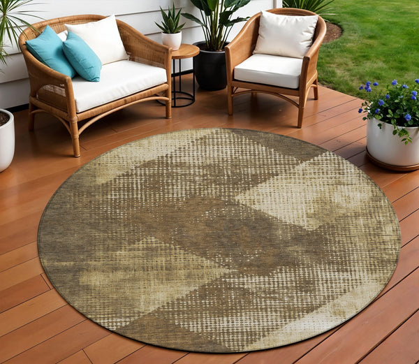 Homeroots 3' Brown And Beige Geometric Washable Area Rug – Perfect For Indoor And Outdoor High Traffic Spaces 8' Round Polyester 602829