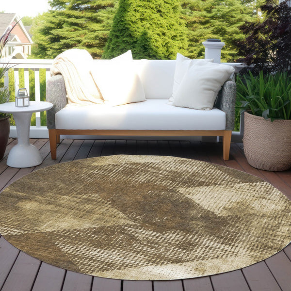 Homeroots 3' Brown And Beige Geometric Washable Area Rug – Perfect For Indoor And Outdoor High Traffic Spaces 8' Round Polyester 602829