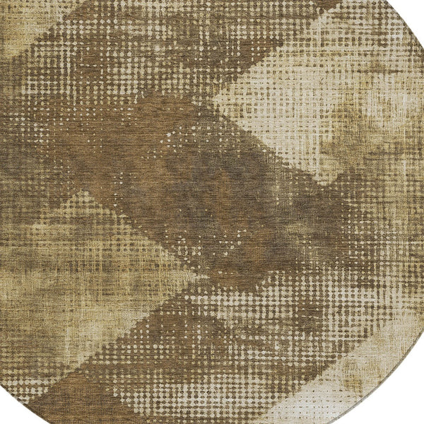 Homeroots 3' Brown And Beige Geometric Washable Area Rug – Perfect For Indoor And Outdoor High Traffic Spaces 8' Round Polyester 602829