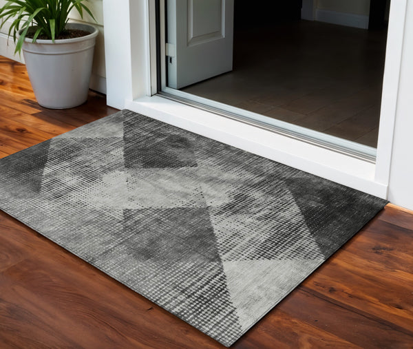 Homeroots 3' Brown And Beige Geometric Washable Area Rug – Perfect For Indoor And Outdoor High Traffic Spaces 3' X 5' Polyester 602845