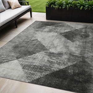 Homeroots 3' Brown And Beige Geometric Washable Area Rug – Perfect For Indoor And Outdoor High Traffic Spaces 5' X 8' Polyester 602846