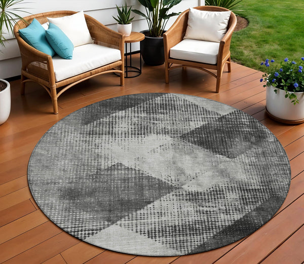 Homeroots 3' Brown And Beige Geometric Washable Area Rug – Perfect For Indoor And Outdoor High Traffic Spaces 8' Round Polyester 602847