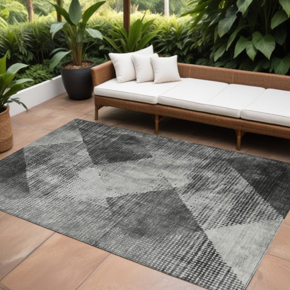 HomeRoots 9' x 12' Gray and Black Geometric Washable Area Rug – Modern Indoor/Outdoor Design for High-Traffic Spaces 602849