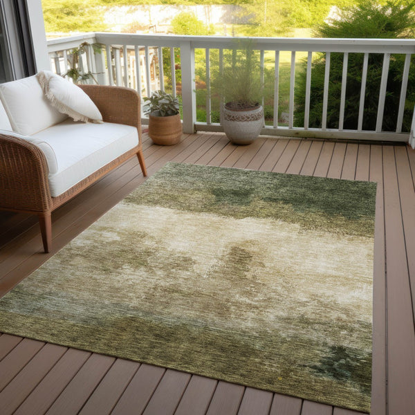 Homeroots 3' Enhance Your Space With A Stylish Fern Green & Beige Abstract Washable Indoor Outdoor Rug 8' X 10' Polyester 603020