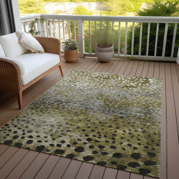 Homeroots 3' Stylish Artichoke Green Abstract Washable Area Rug For Indoor And Outdoor Spaces, Durable Design 10' X 14' Polyester 603082