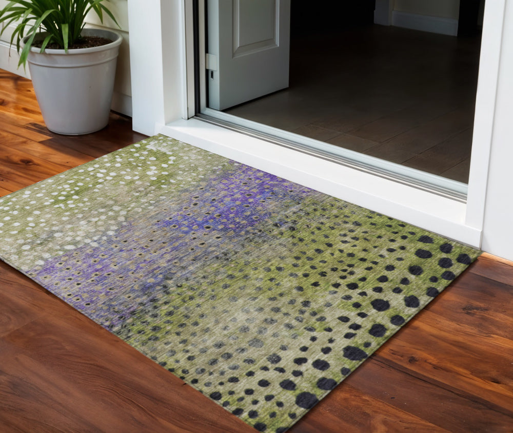 Homeroots 3' Stylish Artichoke Green Abstract Washable Area Rug For Indoor And Outdoor Spaces, Durable Design 3' X 5' Polyester 603089