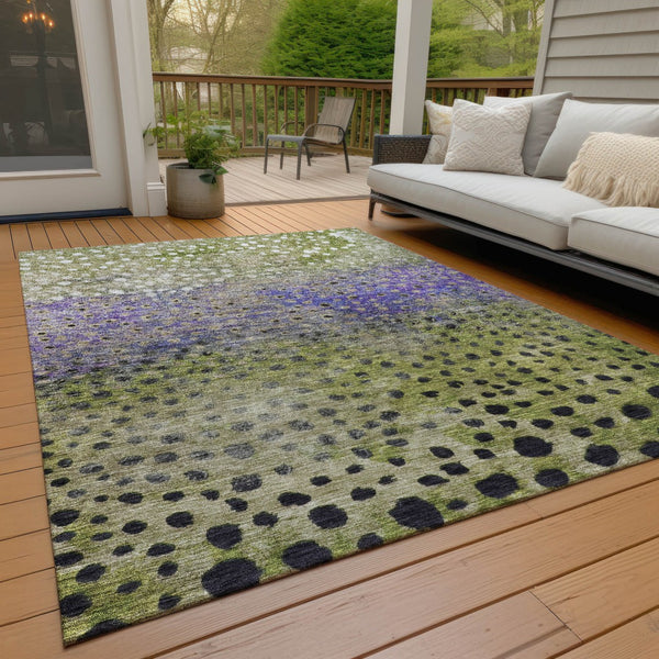 Homeroots 3' Stylish Artichoke Green Abstract Washable Area Rug For Indoor And Outdoor Spaces, Durable Design 5' X 8' Polyester 603090