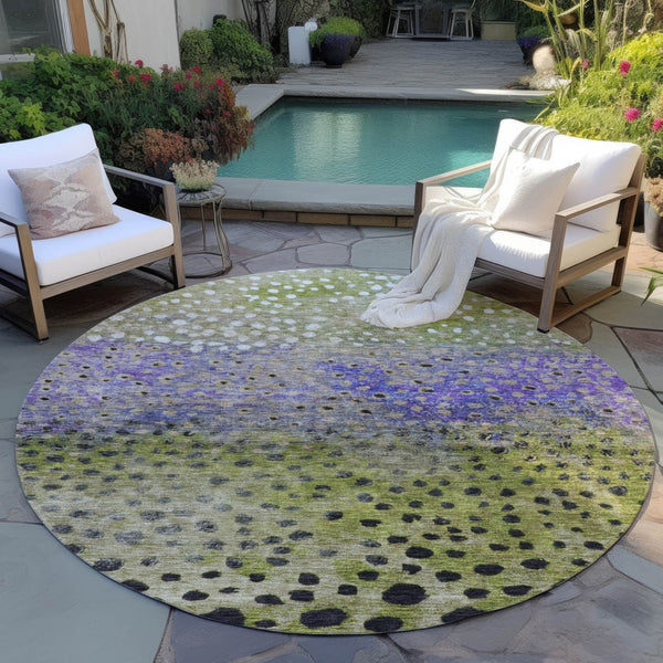 Homeroots 3' Stylish Artichoke Green Abstract Washable Area Rug For Indoor And Outdoor Spaces, Durable Design 8' Round Polyester 603091