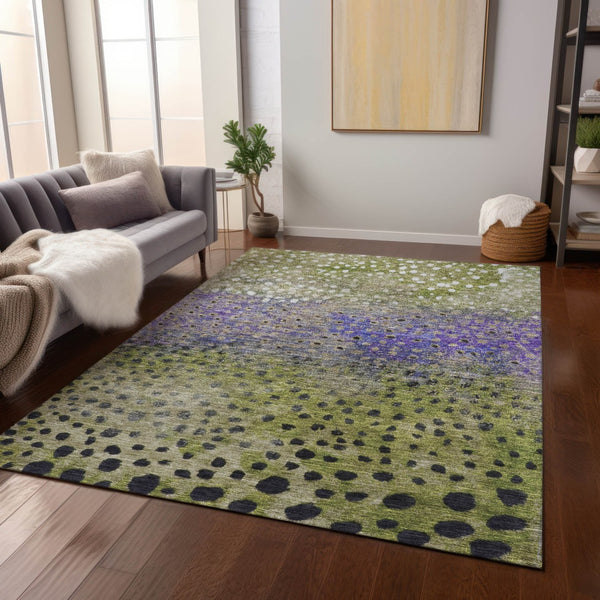 Homeroots 3' Stylish Artichoke Green Abstract Washable Area Rug For Indoor And Outdoor Spaces, Durable Design 8' X 10' Polyester 603092