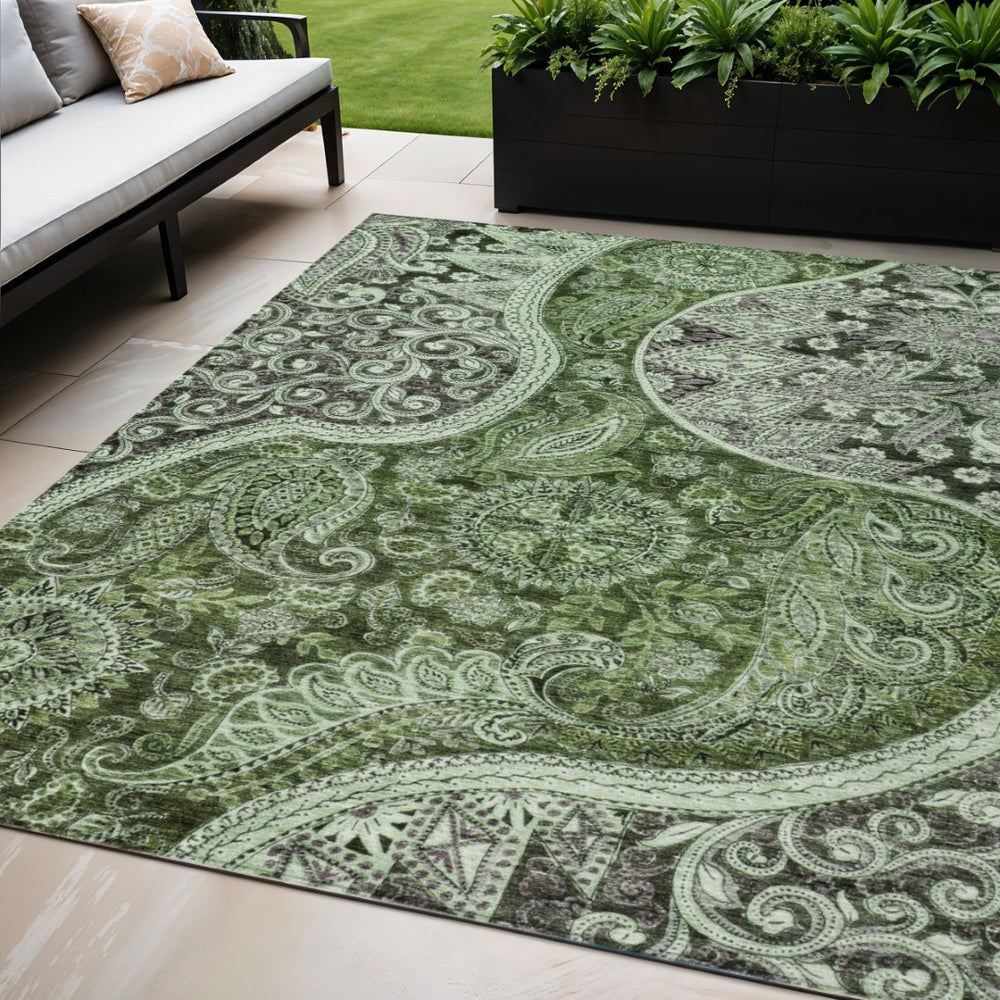 HomeRoots 5' Floral Medallion Area Rug in Olive Green, Charcoal & Gray - Machine Washable for Indoor & Outdoor Use 5' X 8' 603186