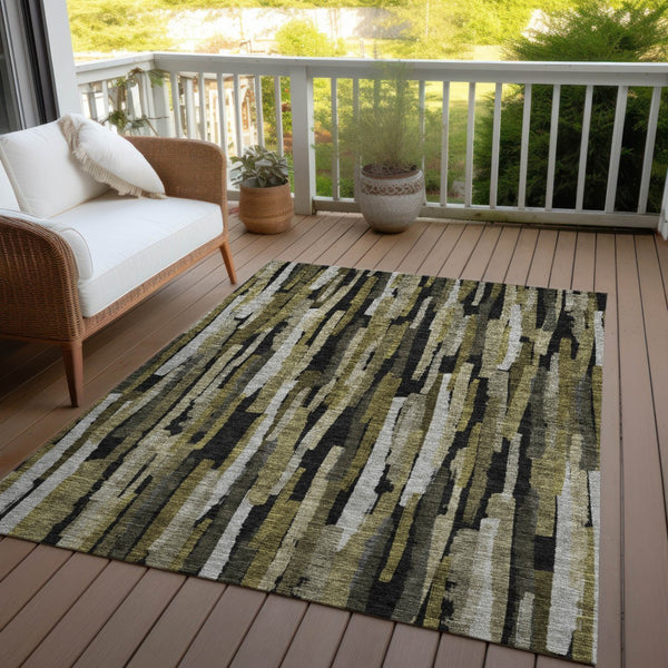 Homeroots 3'' Striped Washable Indoor Outdoor Area Rug - Durable, Stain Resistant, Perfect For High Traffic Spaces 5' X 8' Polyester 603210