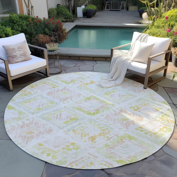 HomeRoots 5' Modern Geometric Area Rug in Pink, Green & Beige - Washable, Durable, Perfect for Indoor & Outdoor Spaces 8' Round 603480