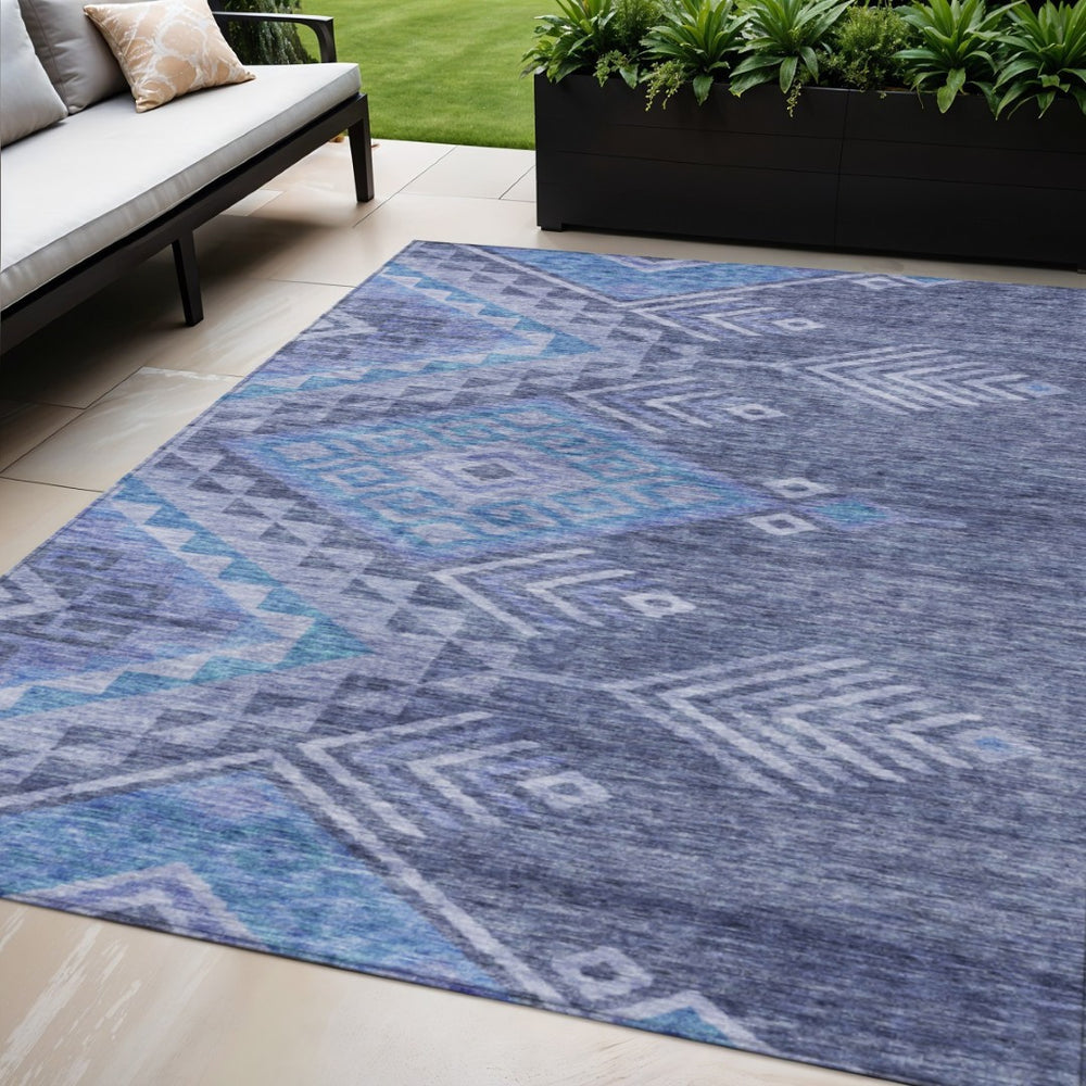 HomeRoots 5' Southwestern-Inspired Navy and Charcoal Area Rug - Stylish, Durable, Washable for Indoor/Outdoor Use 5' X 8' 603552