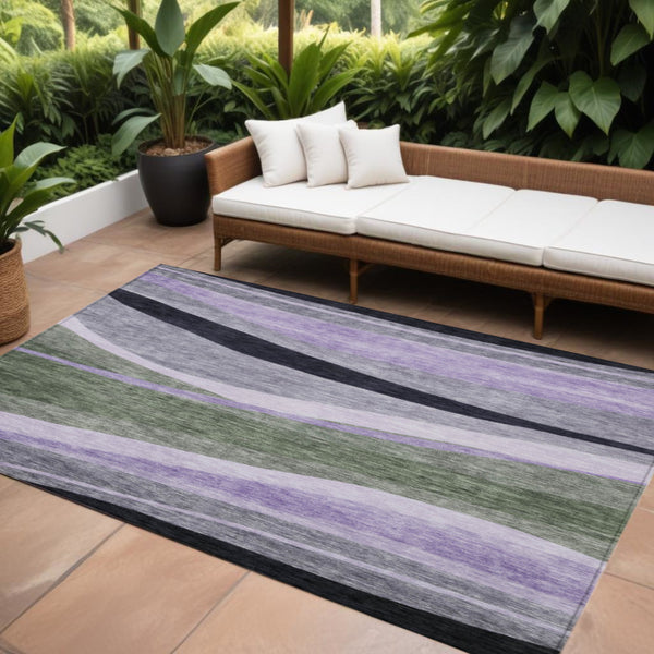 Homeroots 3' Abstract Artichoke Green And Black Area Rug - Washable, Durable, Stylish For Indoor Or Outdoor Use 8' X 10' Polyester 603668